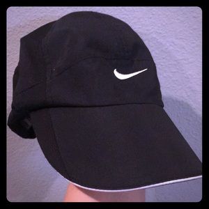 Nike feather light dri-fit hat